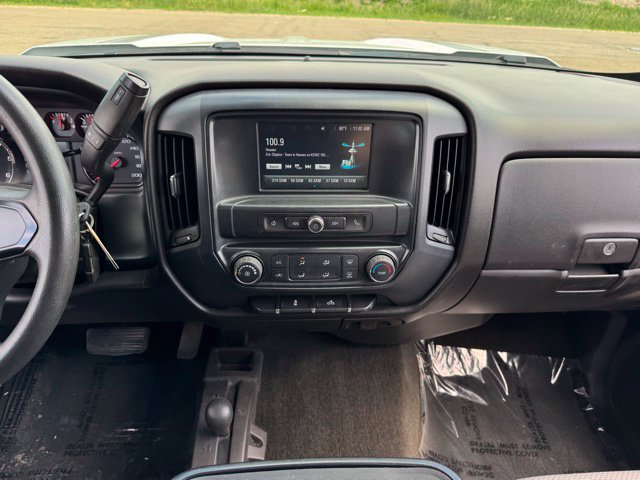 Used 2018 Chevrolet Silverado 1500 Custom w/ Custom Convenience Package AWD/4WD image 2
