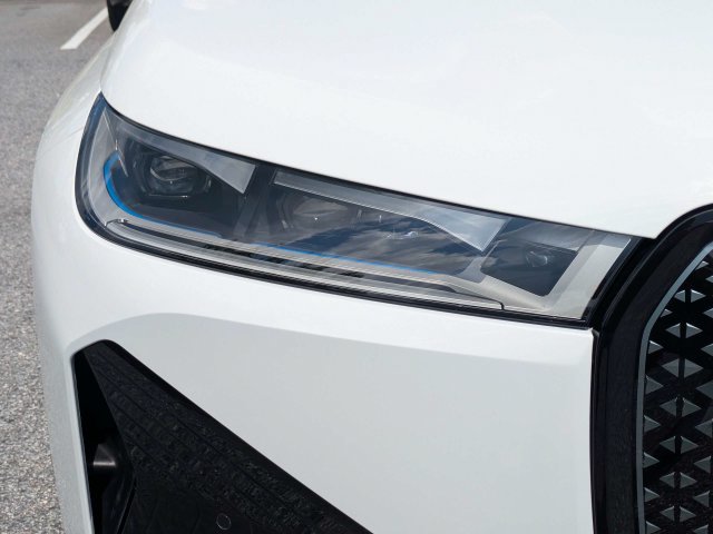 Used 2025 BMW iX xDrive50 w/ Premium Package AWD/4WD image 11