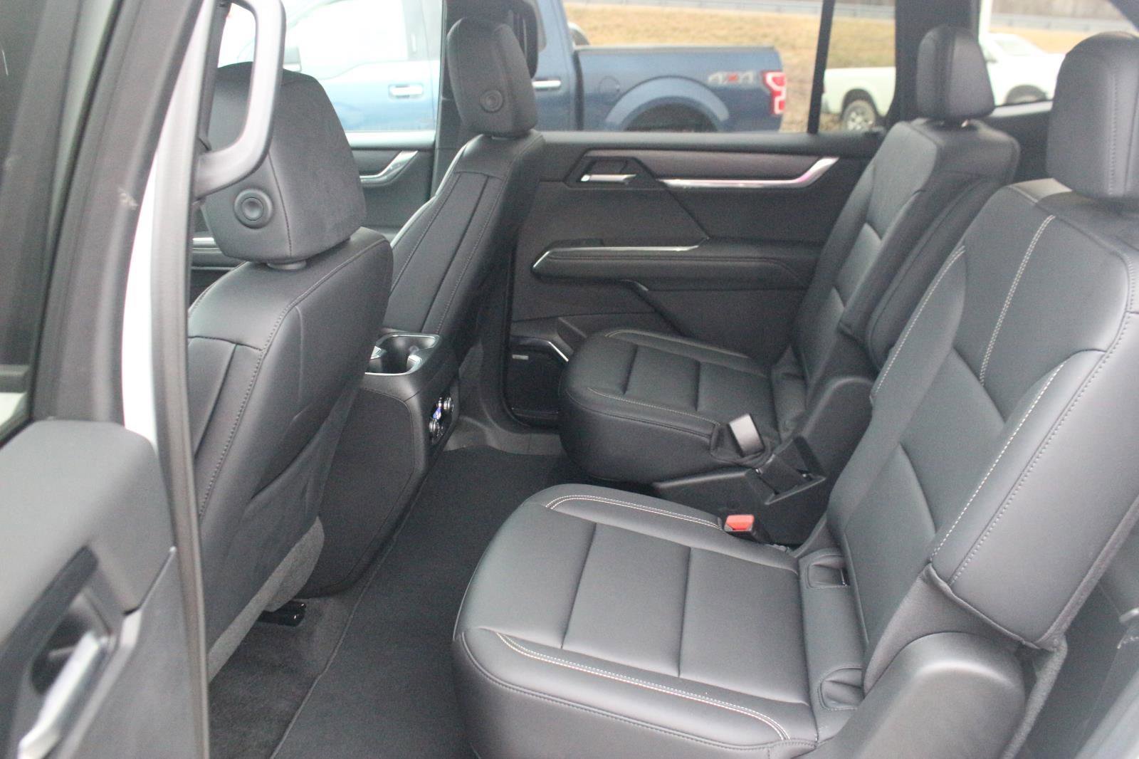 New 2025 GMC Acadia Elevation w/ Elevation Premium Package image 11