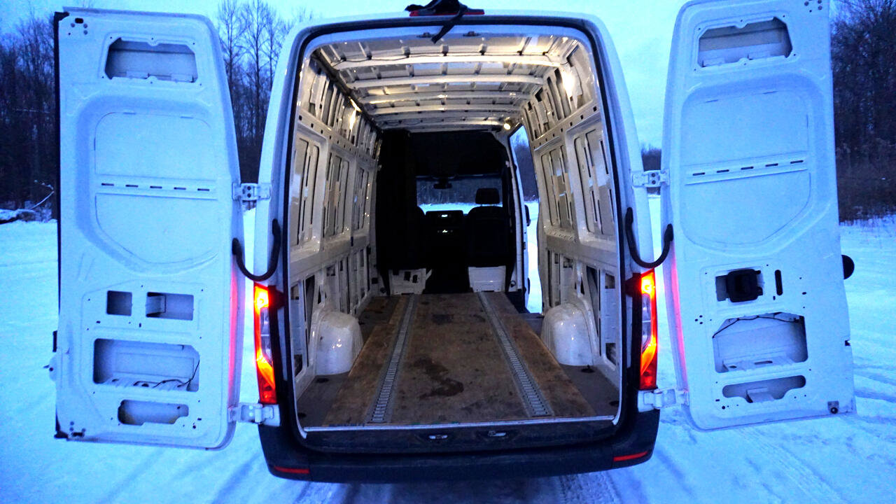 Used 2020 Mercedes-Benz Sprinter 2500 w/ Driver Convenience Package image 17