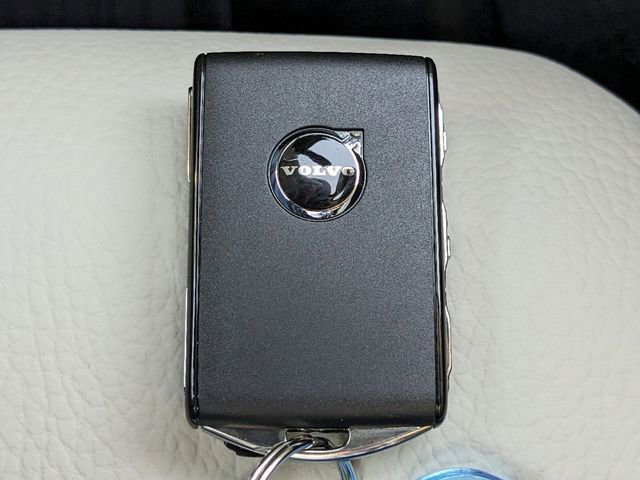 New 2025 Volvo XC60 B5 Plus w/ Protection Package Premier image 33