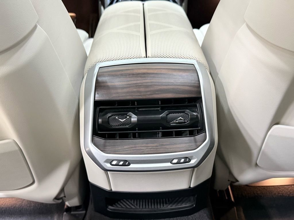 Used 2024 BMW 760i xDrive w/ Premium Package image 68