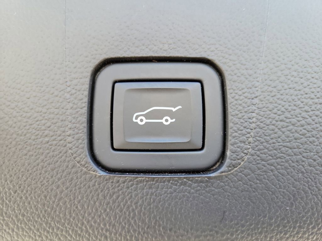 Used 2023 Chevrolet Traverse RS AWD/4WD image 10
