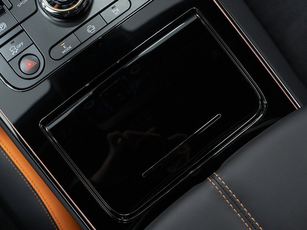 Used 2025 Bentley Flying Spur Plug-In Hybrid image 34