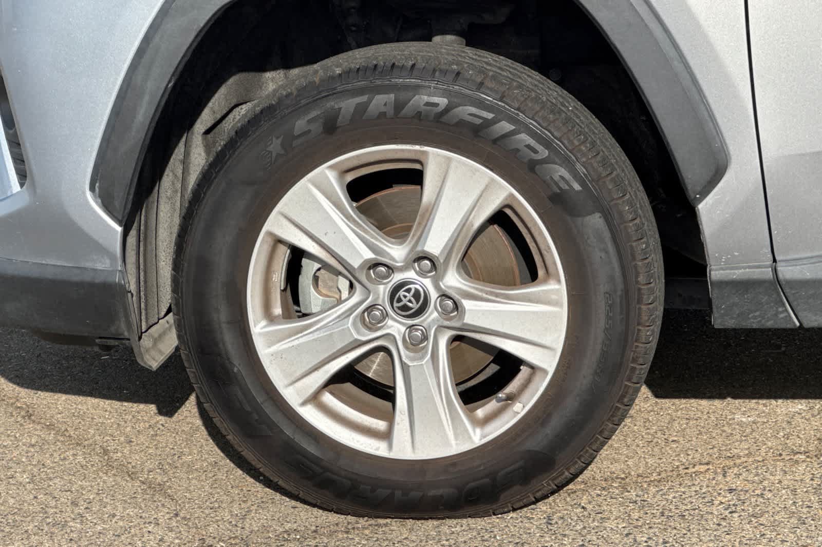 Used 2021 Toyota RAV4 XLE AWD/4WD image 13