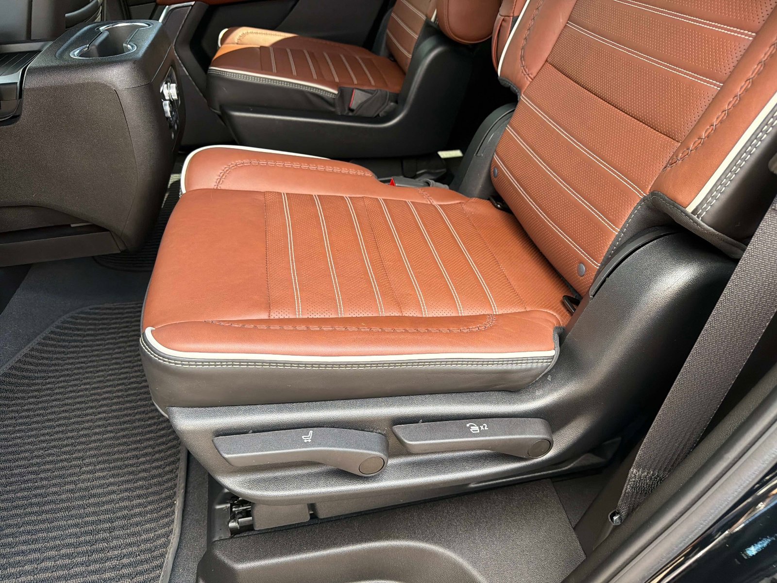 Used 2023 GMC Yukon Denali Ultimate image 13