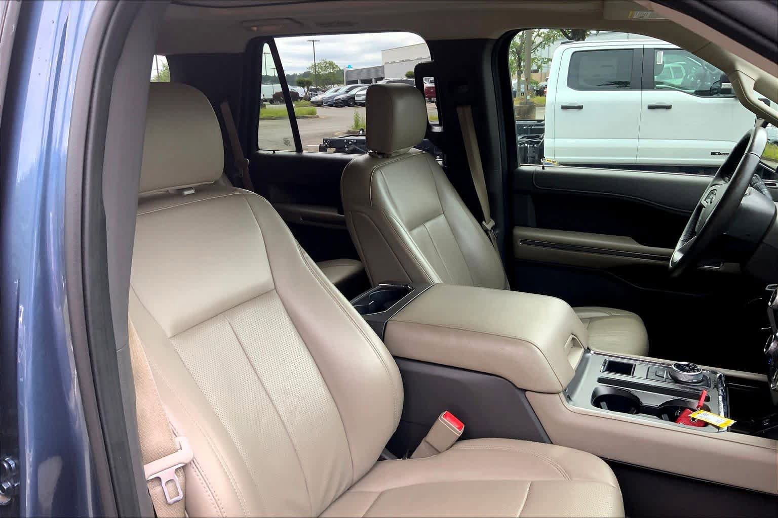 Used 2020 Ford Expedition XLT w/ Equipment Group 202A RWD image 9