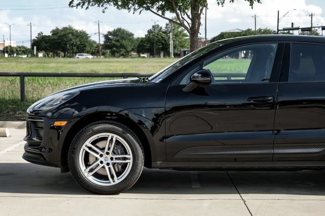 Used 2025 Porsche Macan AWD/4WD image 14