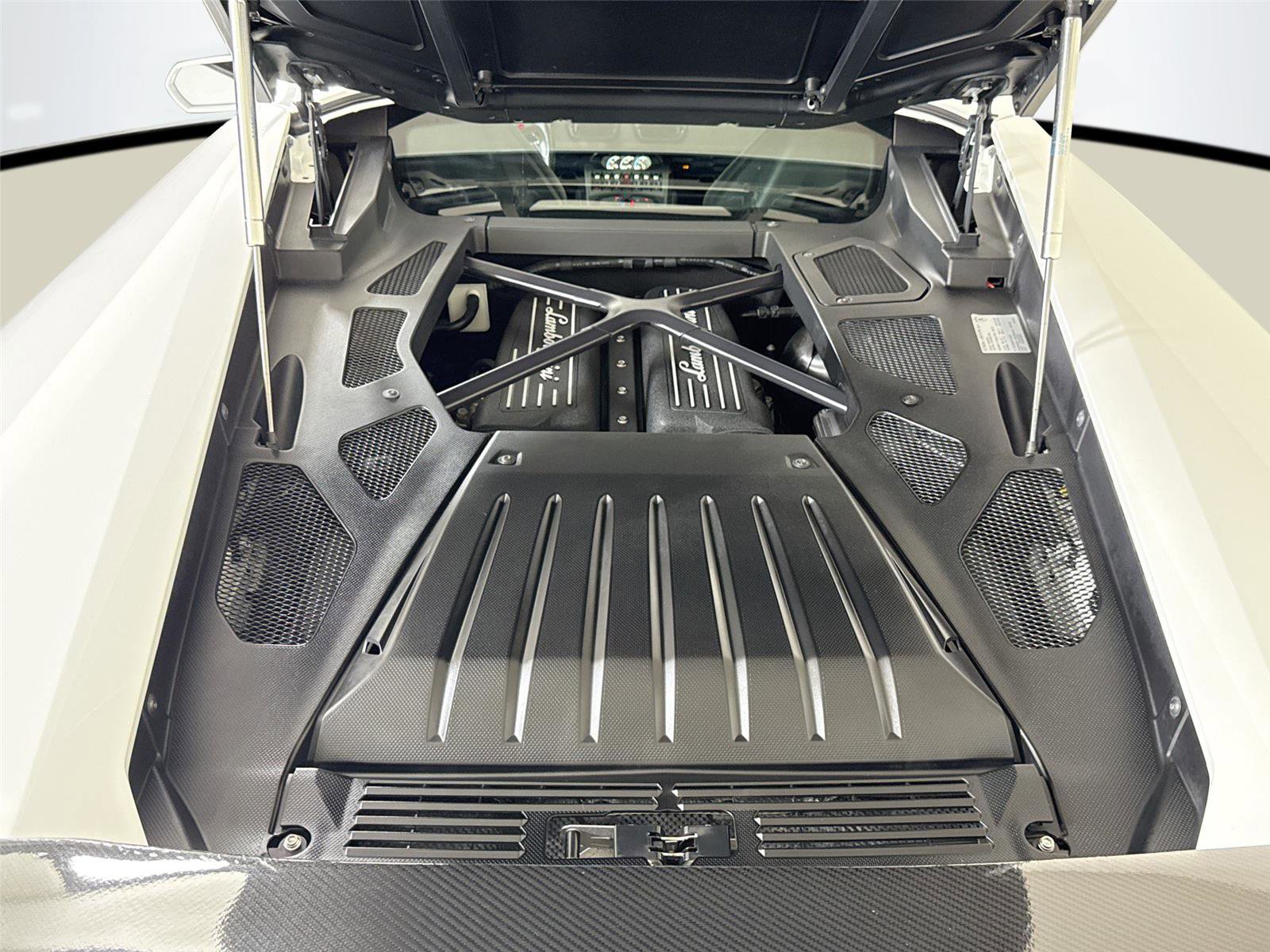 Used 2016 Lamborghini Huracan LP 580-2 image 25