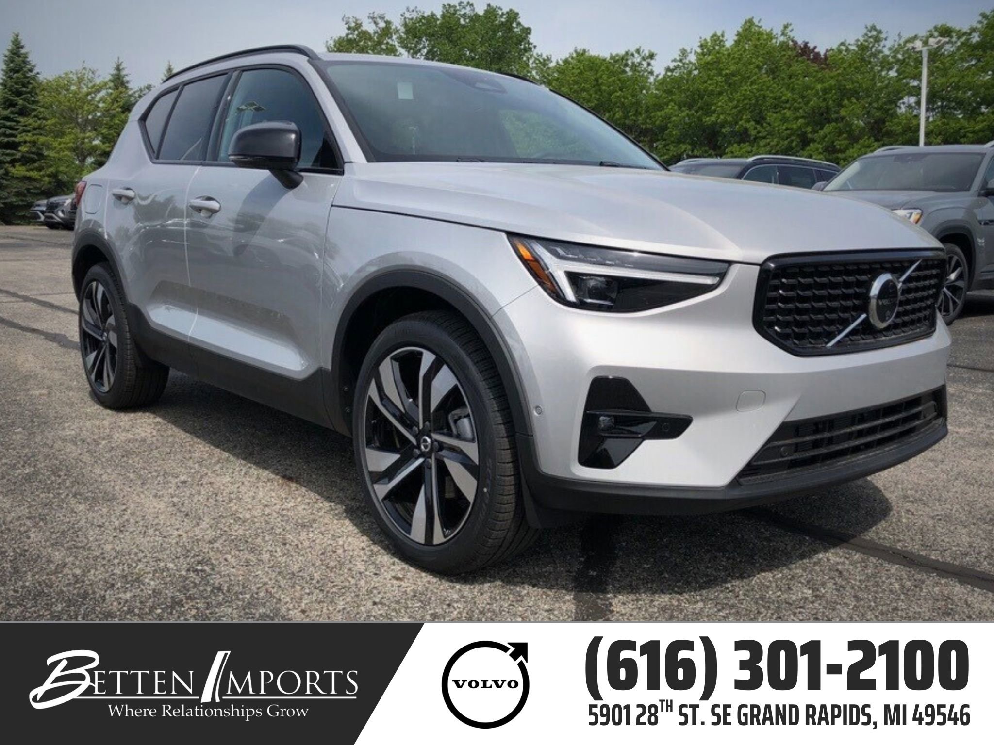 New 2025 Volvo XC40 B5 Ultra w/ Protection Package Premier