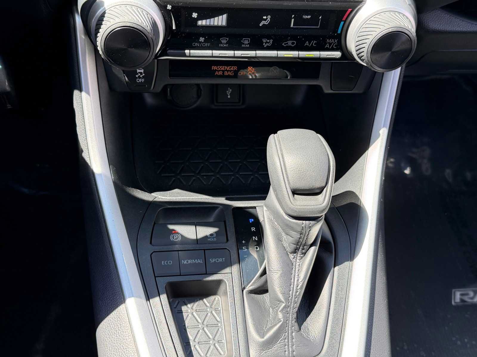 Used 2020 Toyota RAV4 LE w/ Carpet Mat Package FWD image 19