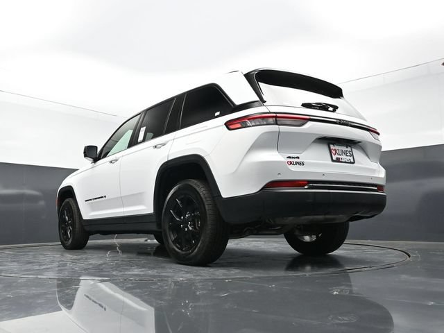 Used 2025 Jeep Grand Cherokee Altitude AWD/4WD image 51