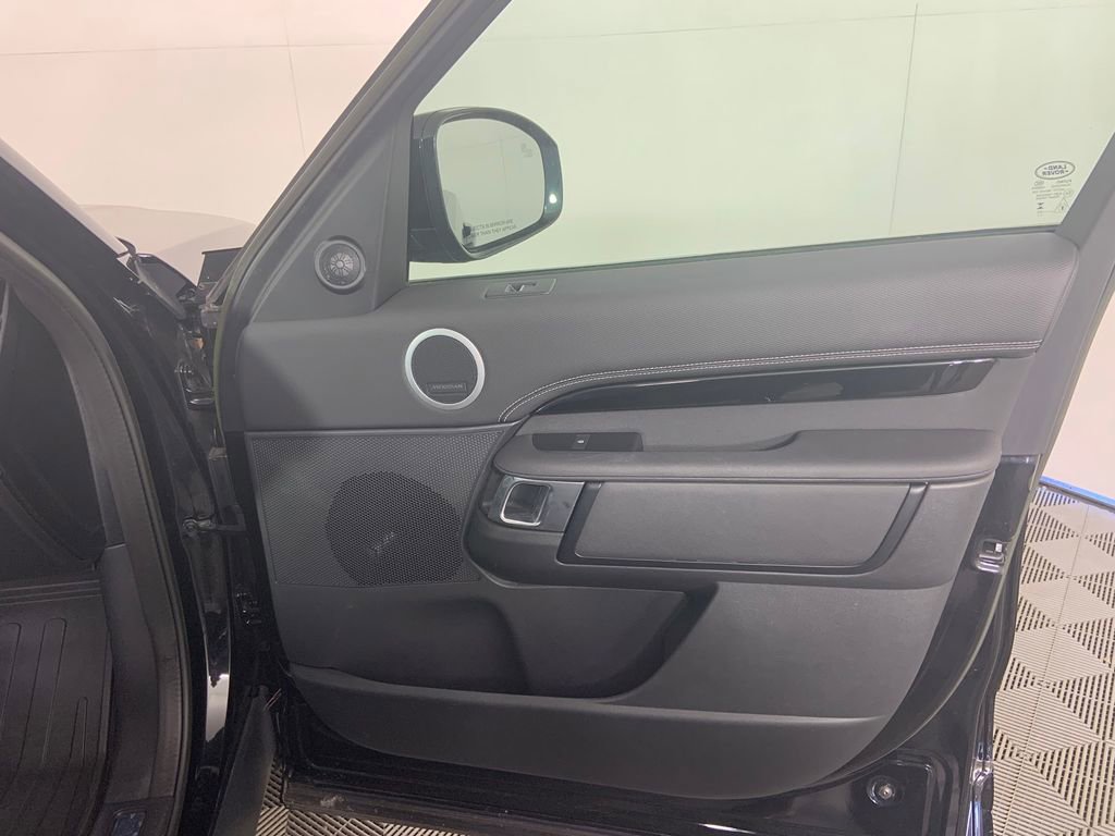 Used 2023 Land Rover Discovery S R-Dynamic AWD/4WD image 17