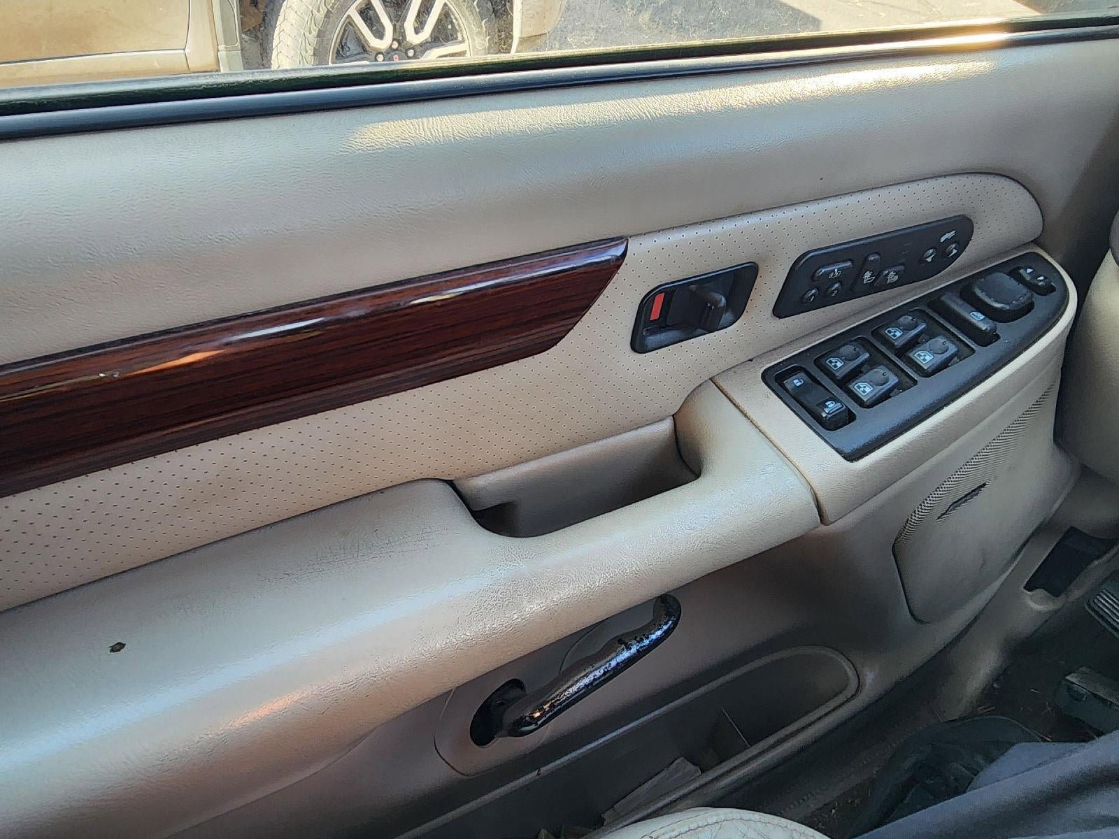 Used 2004 Cadillac Escalade AWD image 8