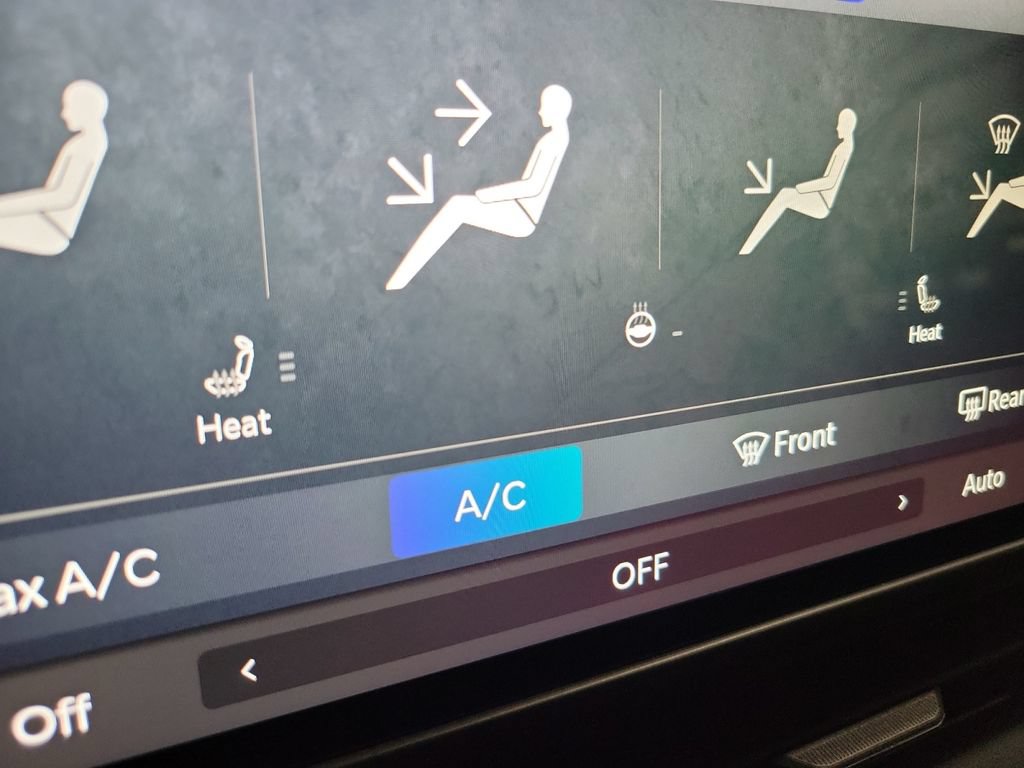 Used 2025 Jeep Gladiator Rubicon AWD/4WD image 25