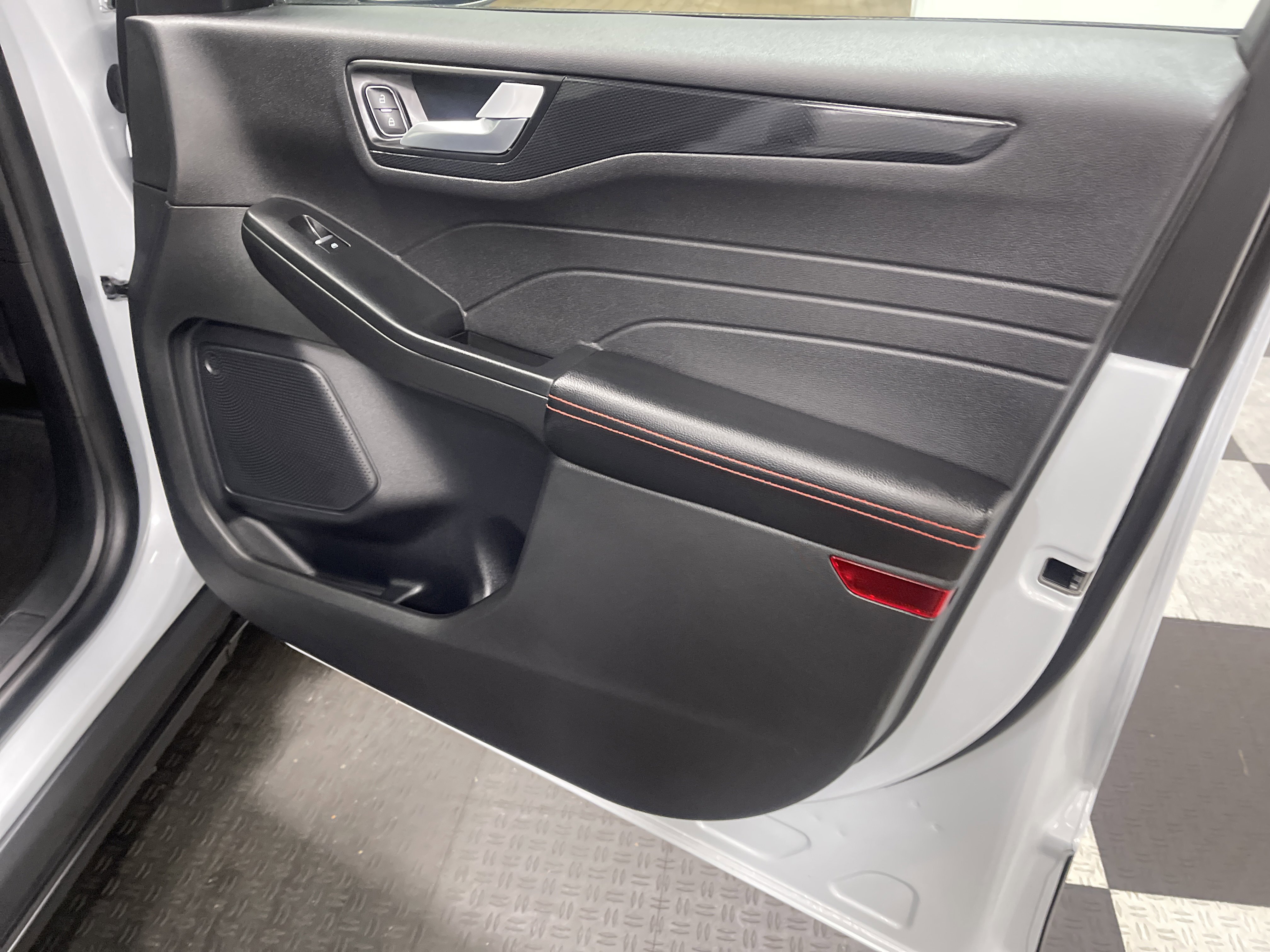 Used 2025 Ford Escape ST-Line Select image 25