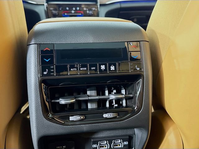 New 2025 Jeep Grand Cherokee Summit w/ Obsidian Package image 30