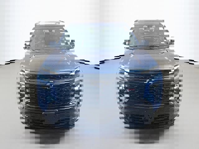 Used 2024 Chevrolet Traverse RS image 2