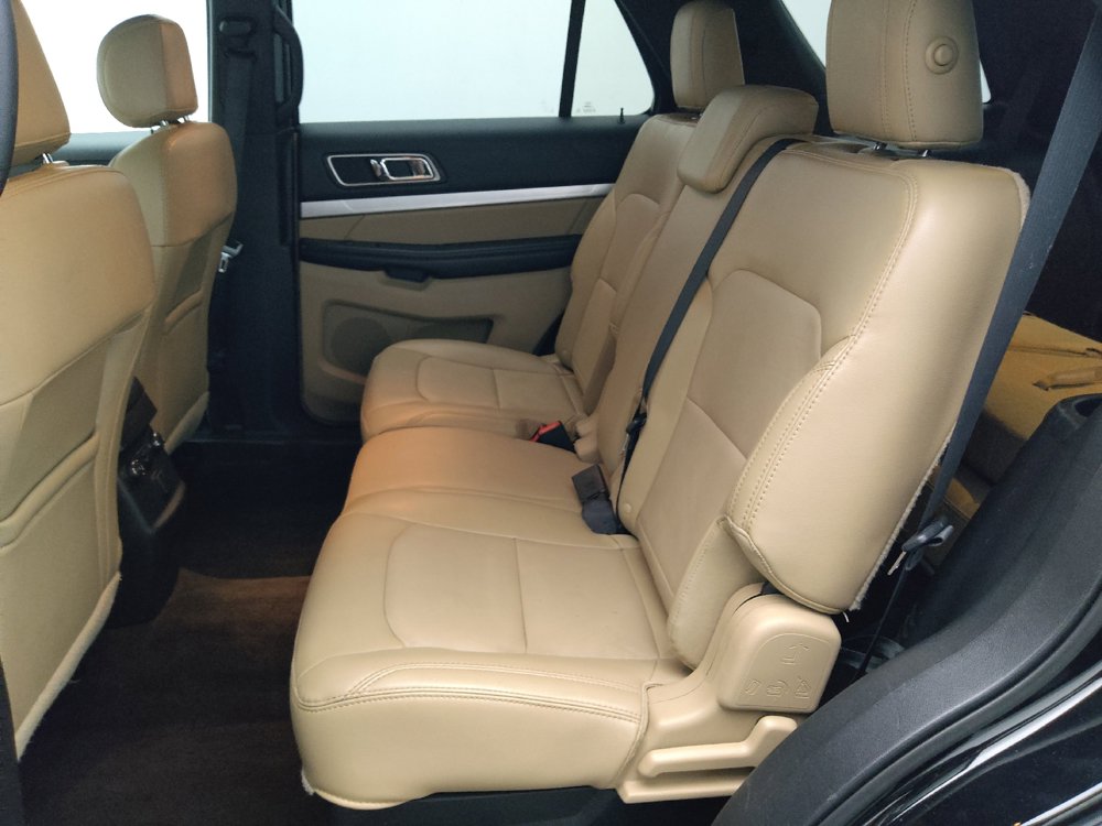 Used 2017 Ford Explorer XLT w/ Equipment Group 202A FWD image 18