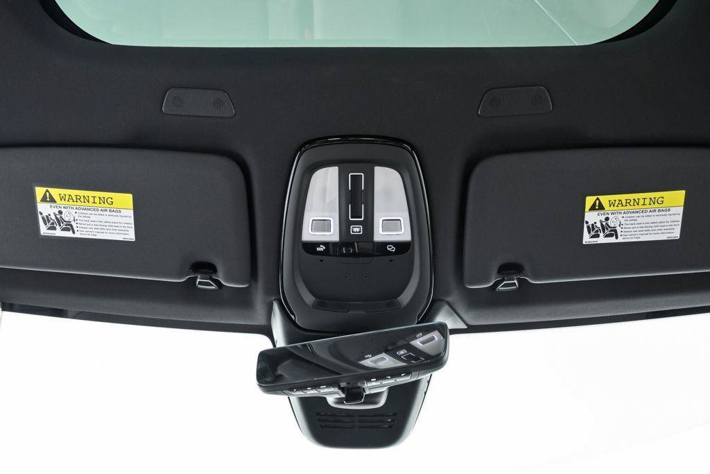 New 2026 Volvo XC60 B5 Plus w/ Protection Package Premier AWD/4WD image 18