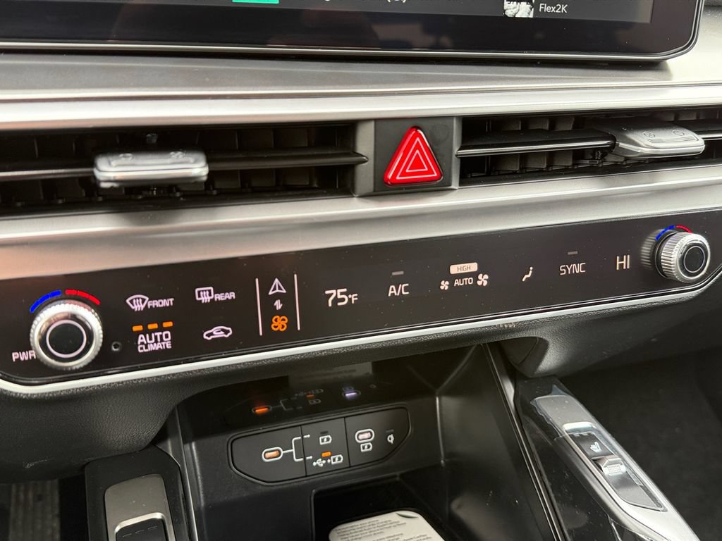 New 2026 Kia Sorento S w/ S Panoramic Sunroof Package FWD image 16