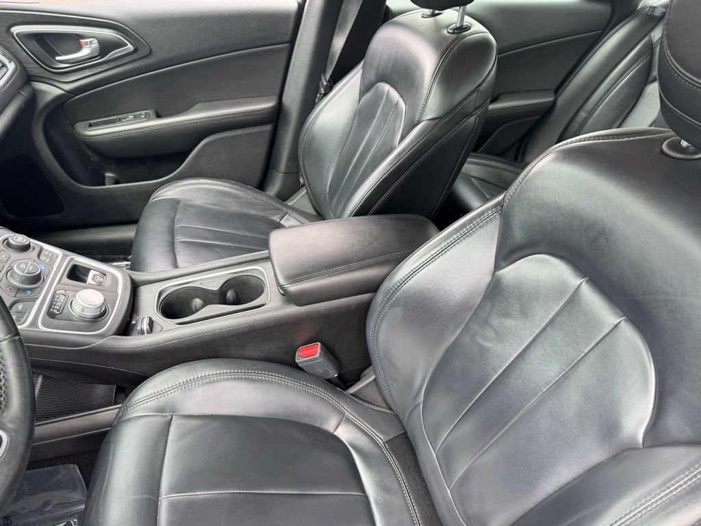 Used 2017 Chrysler 200 Limited Platinum w/ Comfort & Convenience Group FWD image 6