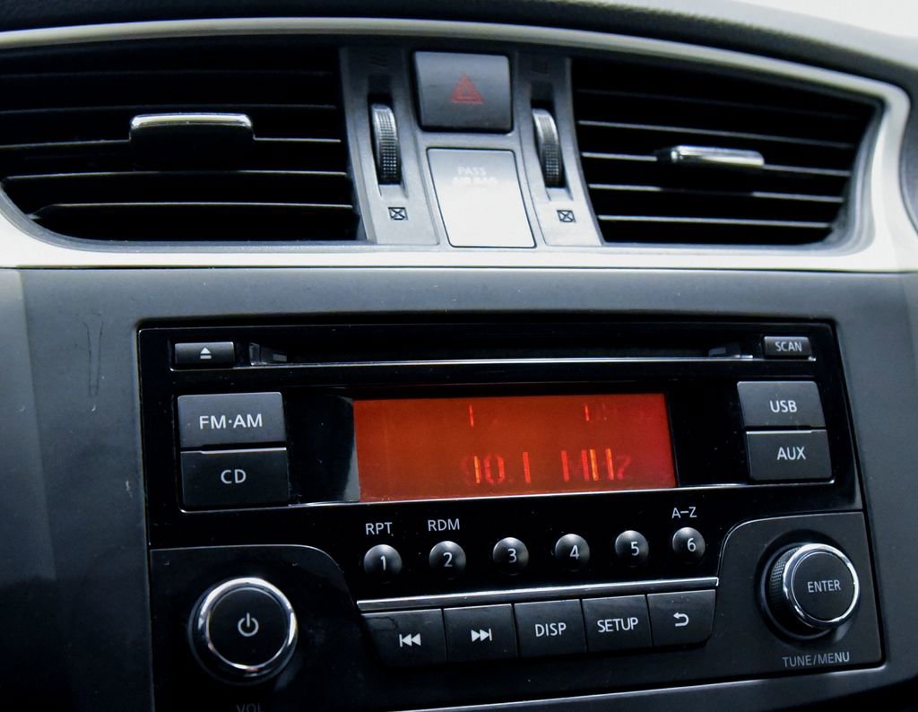 Used 2015 Nissan Sentra S image 7