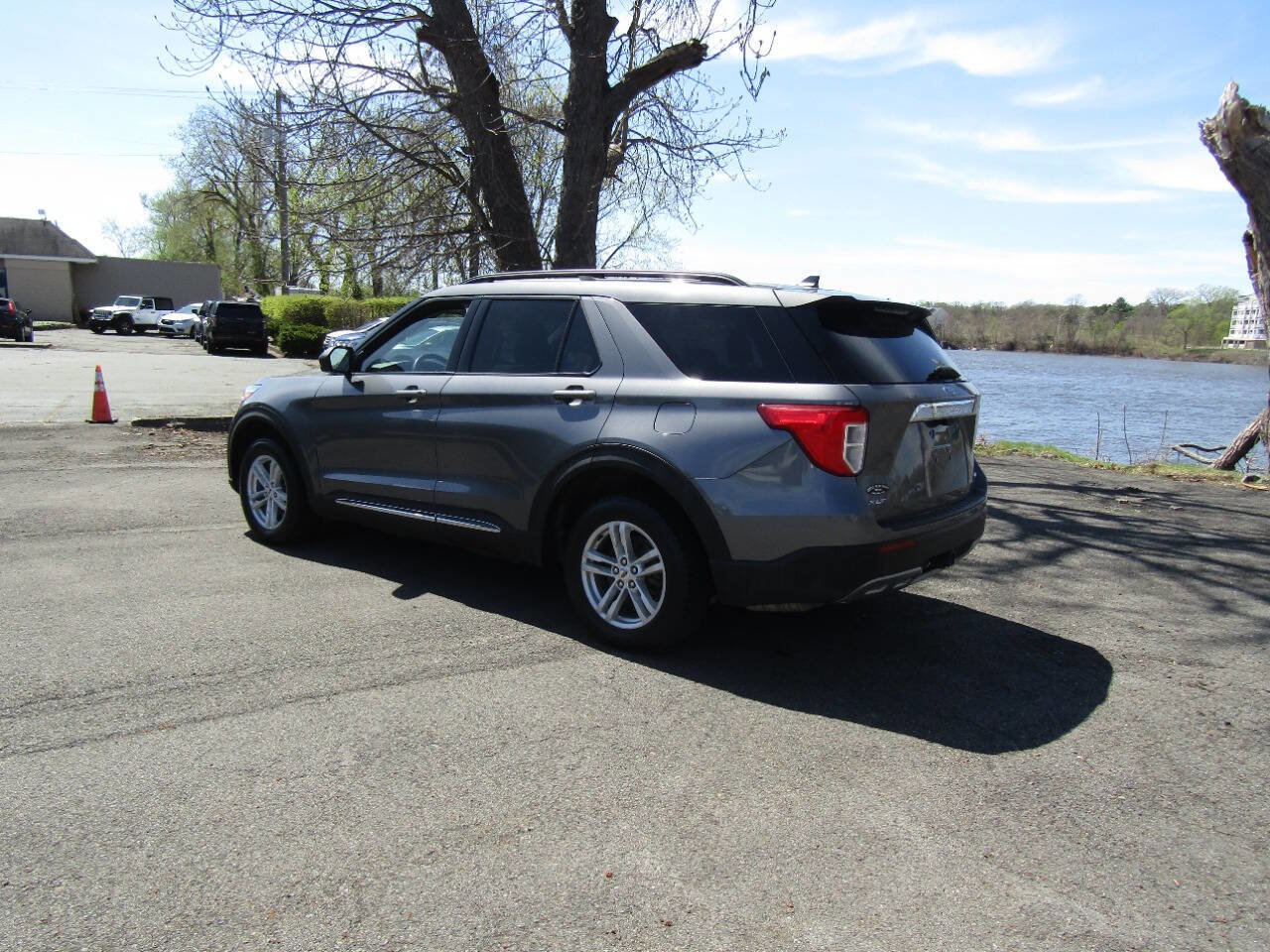 Used 2022 Ford Explorer XLT AWD/4WD image 39