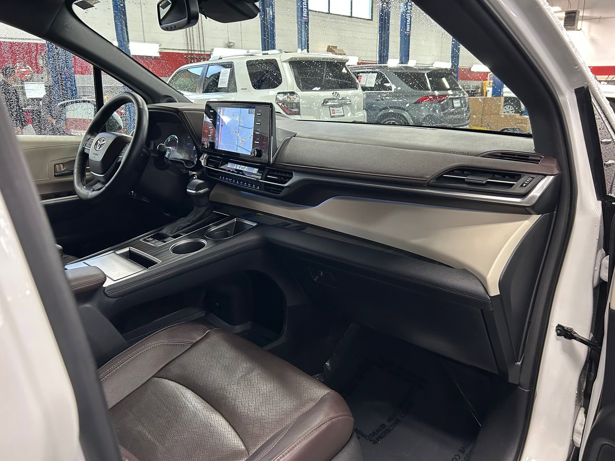 Used 2023 Toyota Sienna Platinum AWD/4WD image 30