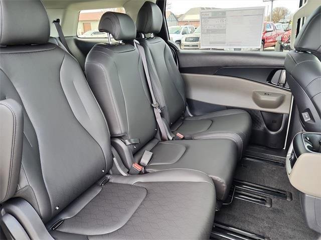 New 2026 Kia Carnival image 18