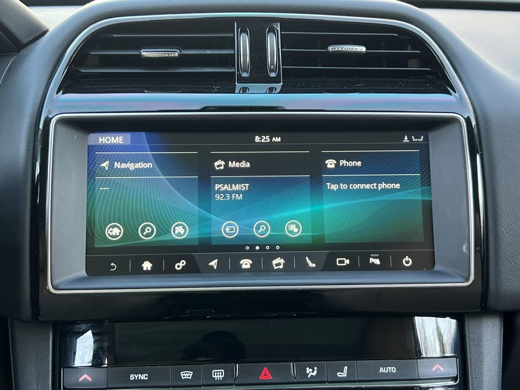 Used 2019 Jaguar F-PACE Premium image 23