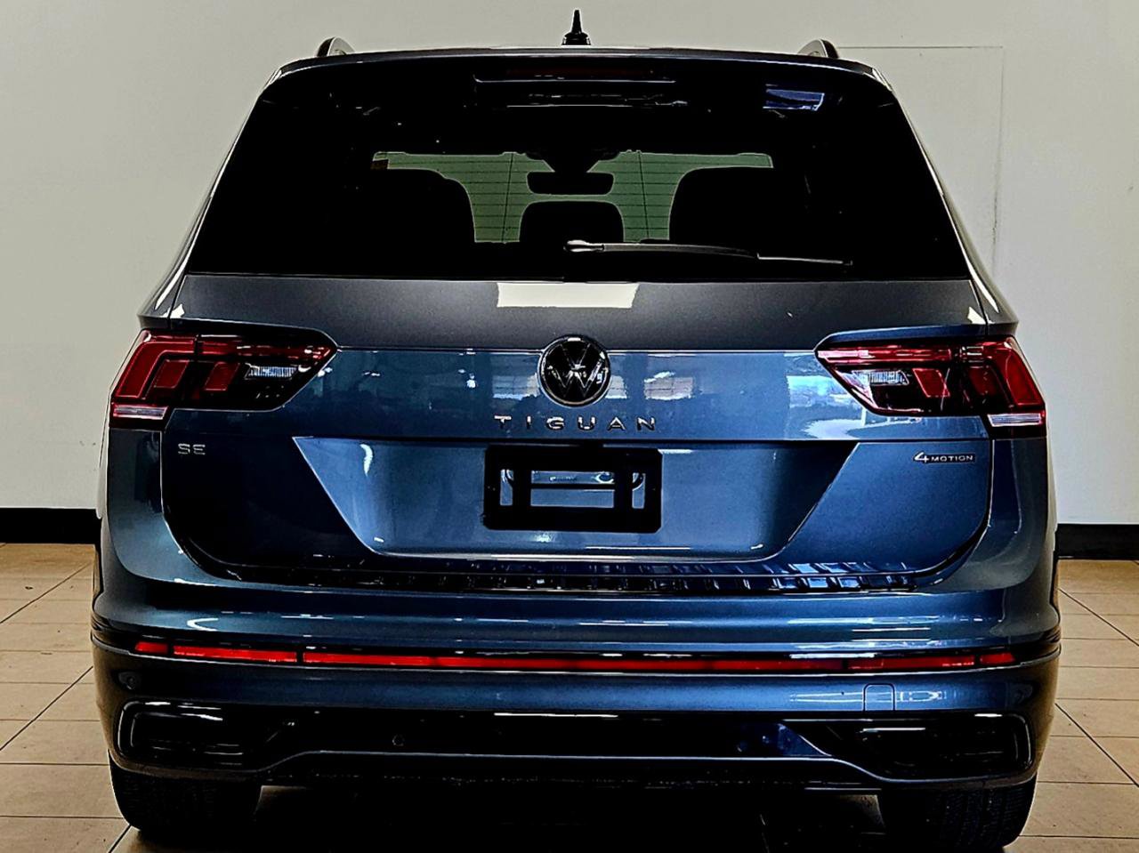 Used 2024 Volkswagen Tiguan SE R-Line image 5