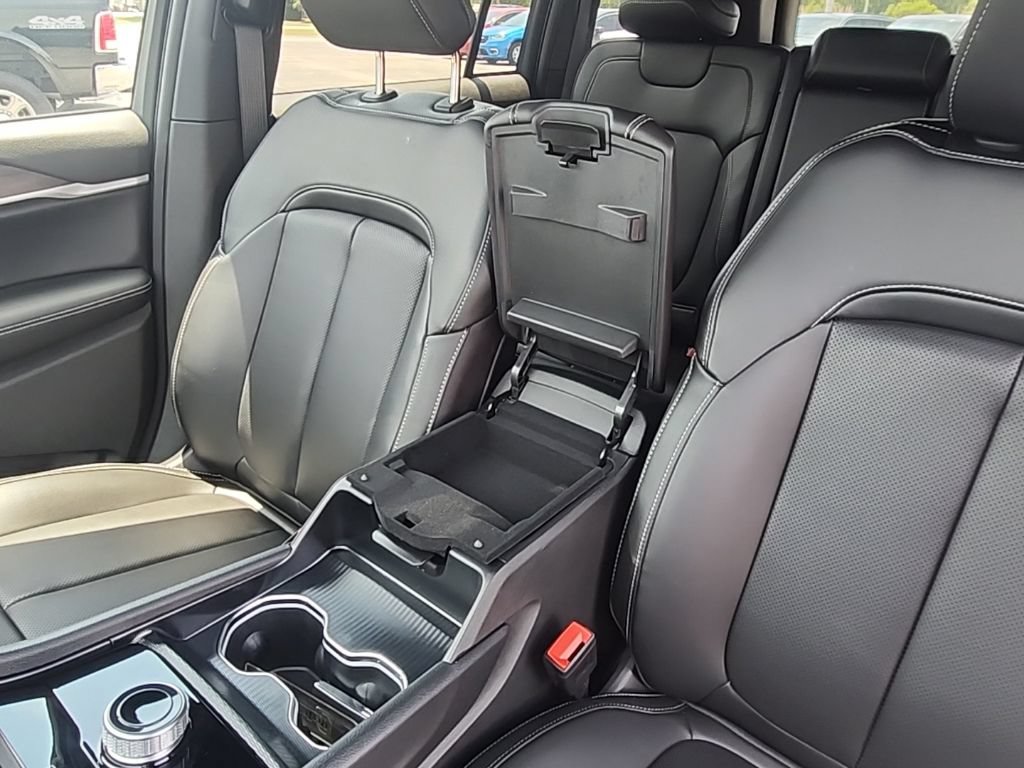 New 2026 Jeep Grand Cherokee Limited w/ Luxury Tech Group II RWD image 24