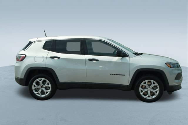 Used 2024 Jeep Compass Sport AWD/4WD image 10