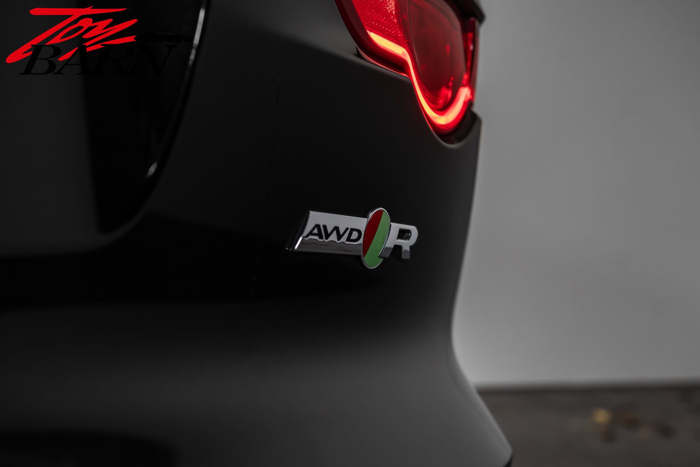 Used 2016 Jaguar F-TYPE R image 15