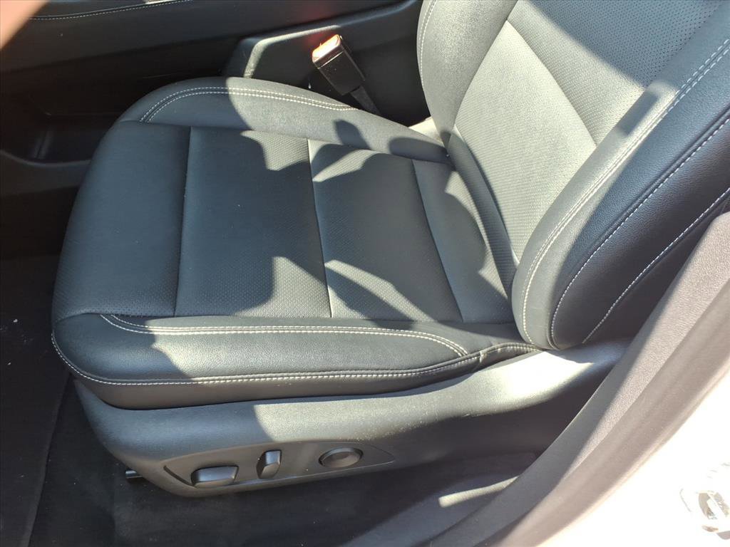 Used 2025 Chevrolet Traverse LT FWD image 23