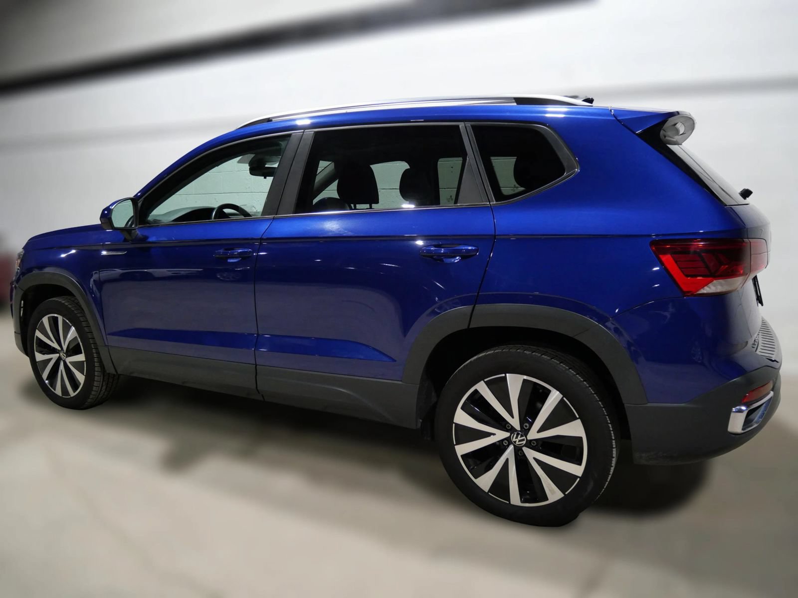 Used 2023 Volkswagen Taos SE FWD image 4
