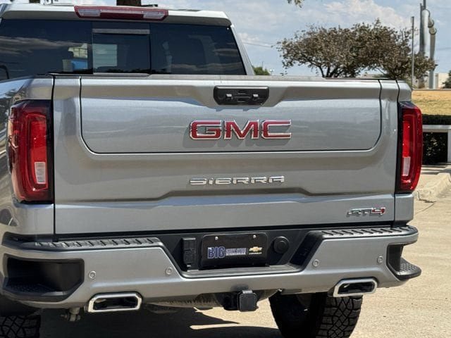 Used 2024 GMC Sierra 1500 AT4 w/ AT4 Premium Package AWD/4WD image 8