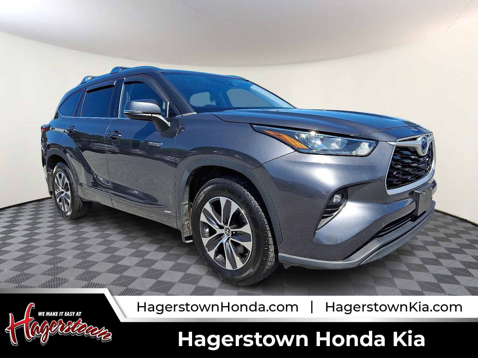 Used 2020 Toyota Highlander XLE AWD/4WD image 1