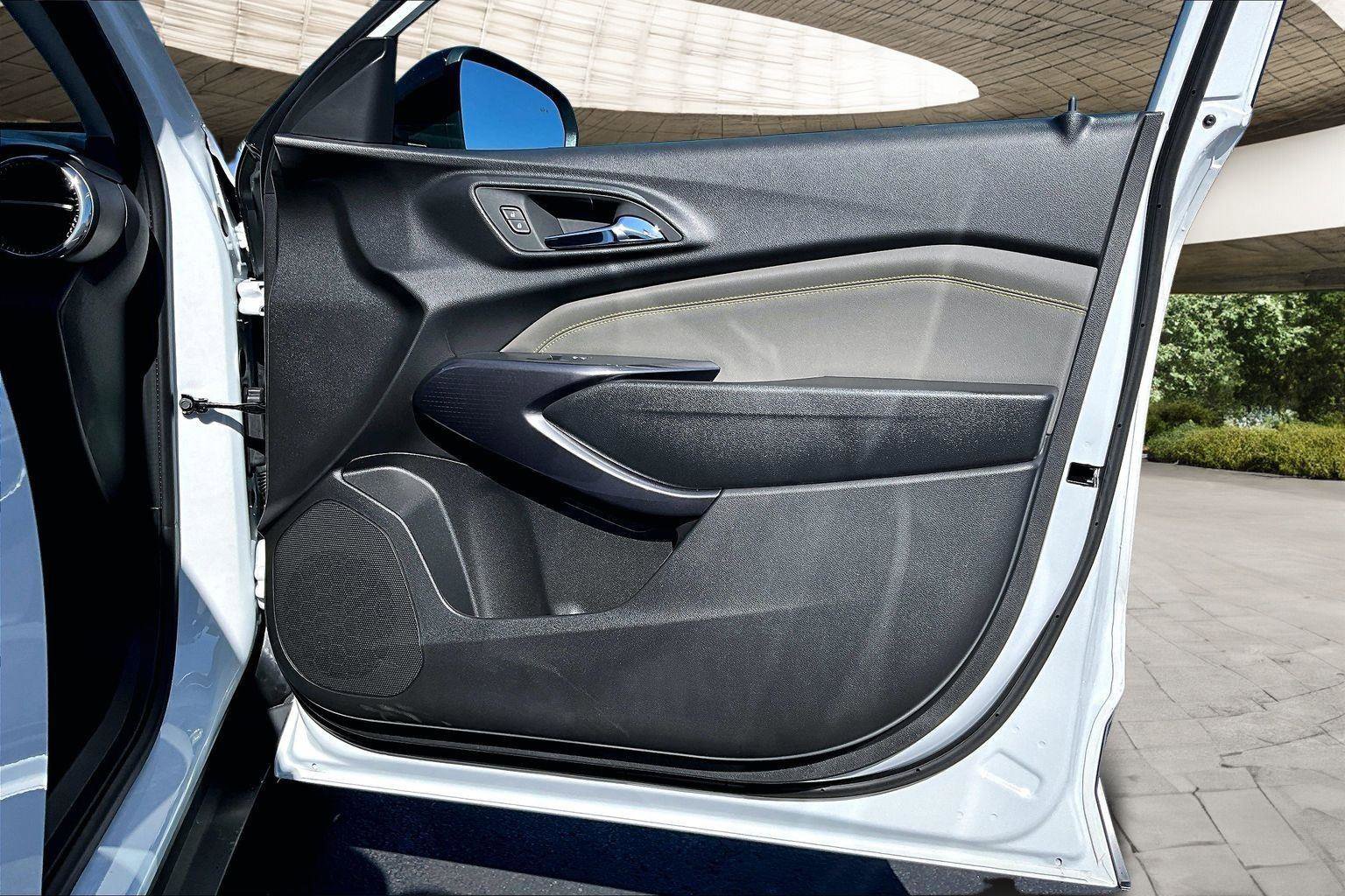 New 2026 Chevrolet Trax ACTIV w/ Sunroof Package image 13