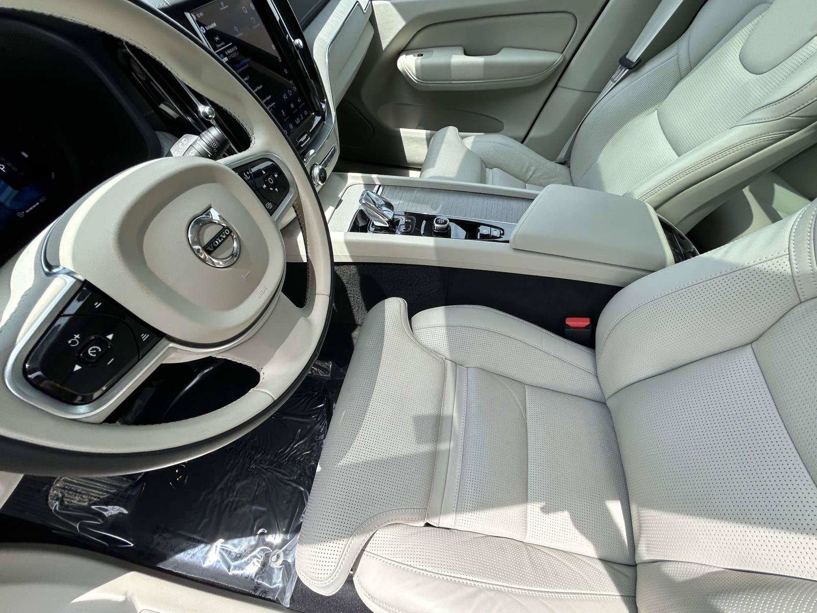 Certified 2025 Volvo XC60 B5 Ultra AWD/4WD image 10