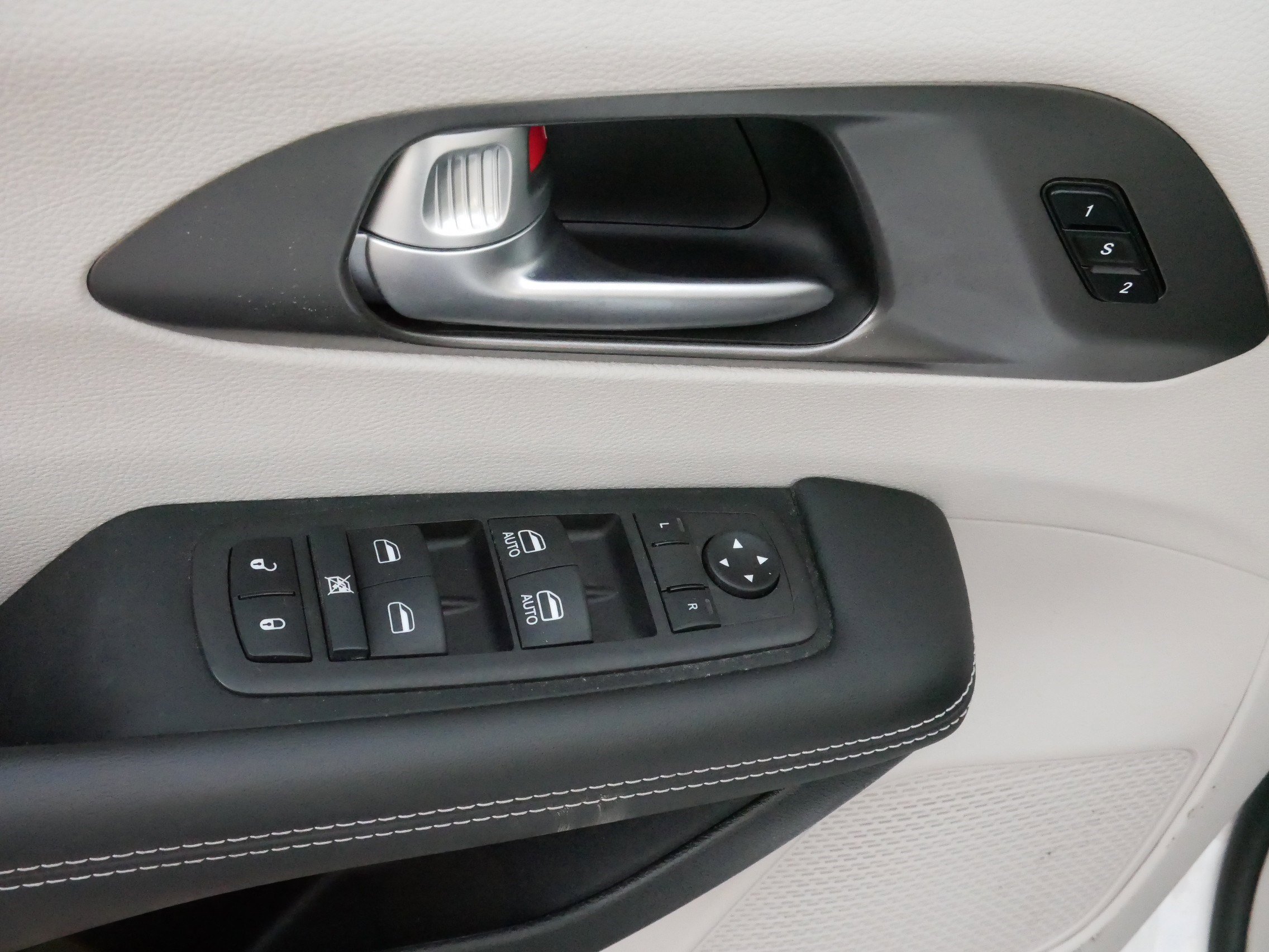 Used 2024 Chrysler Pacifica Touring-L w/ Road Tripper Package image 19