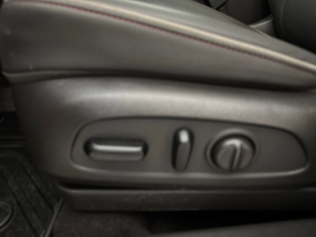 Used 2021 Chevrolet TrailBlazer RS w/ Sun and Liftgate Package FWD image 21