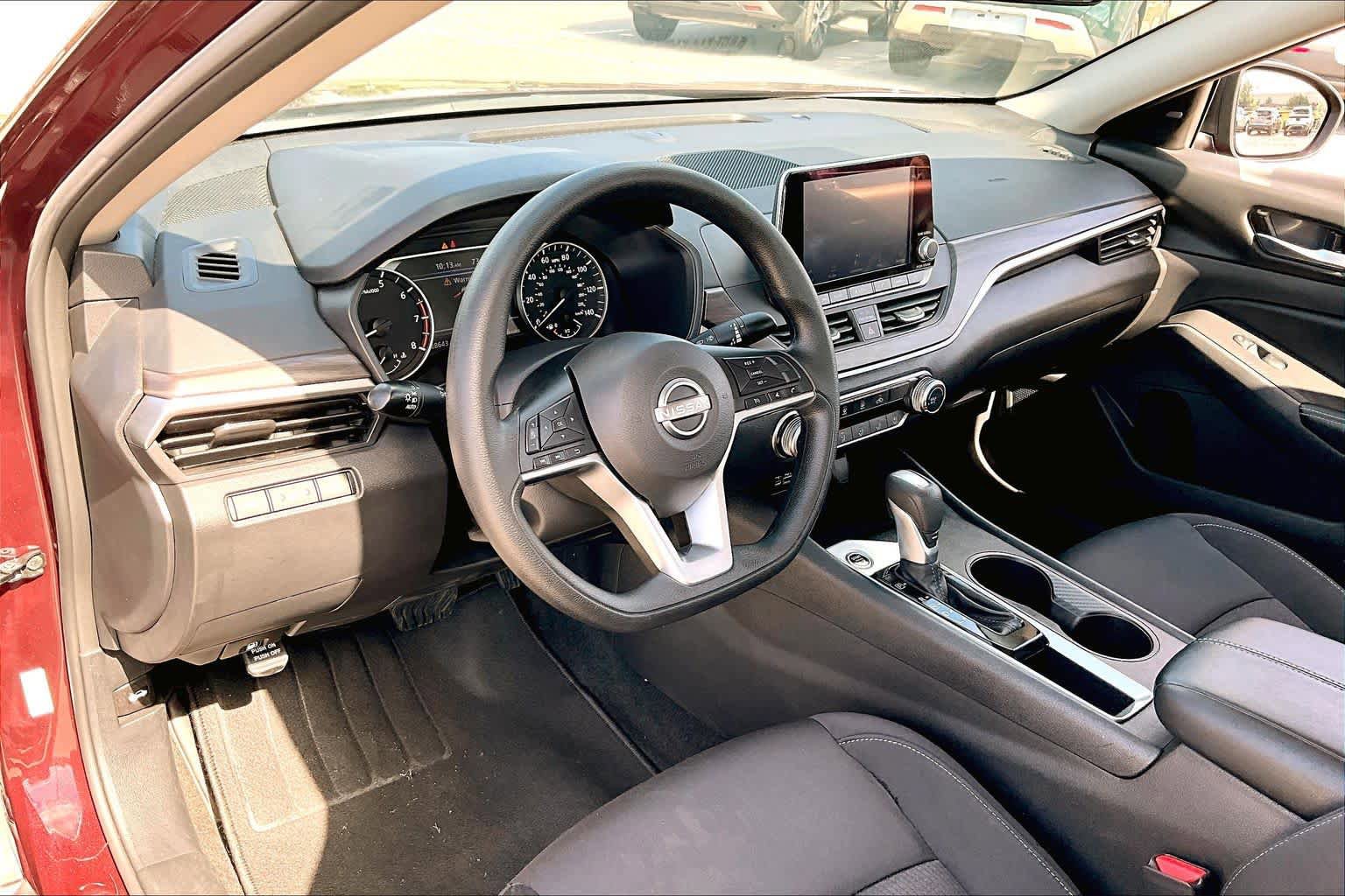 Used 2025 Nissan Altima 2.5 SV FWD image 18