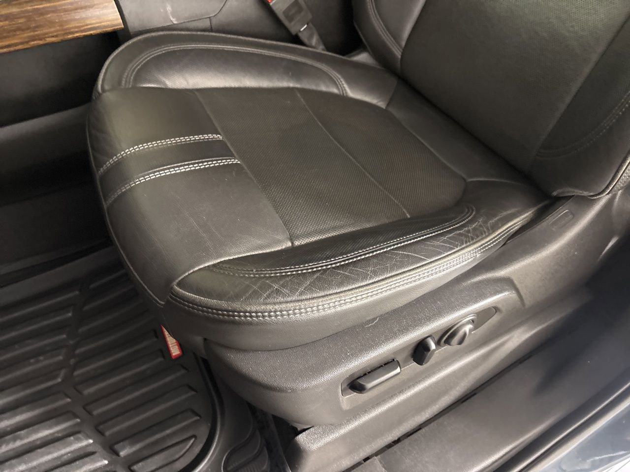 Used 2020 Chevrolet Silverado 3500 High Country w/ Technology Package image 13