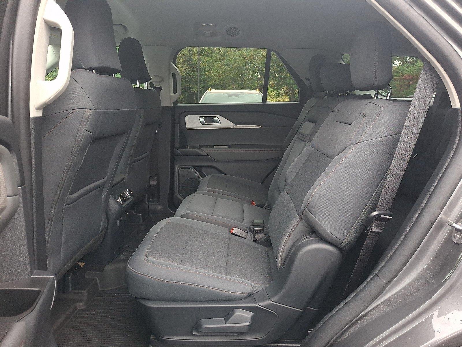 Used 2025 Ford Explorer Active AWD/4WD image 10