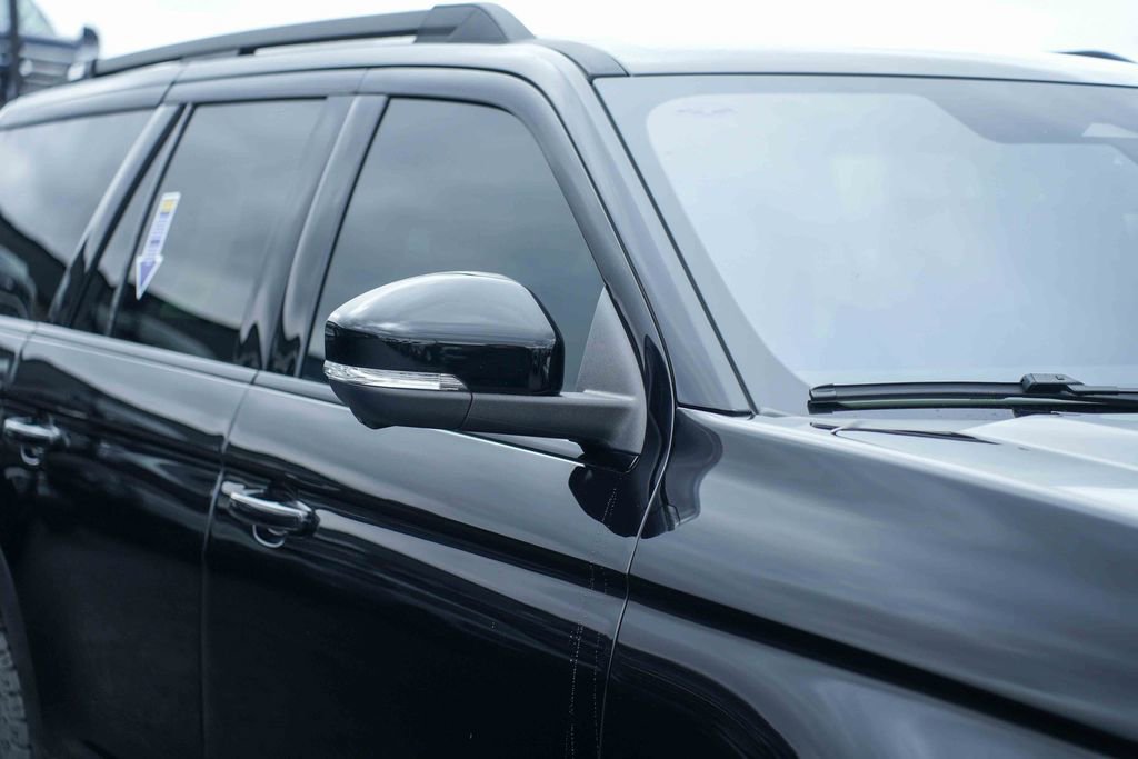 Used 2025 Ford Expedition Tremor image 9