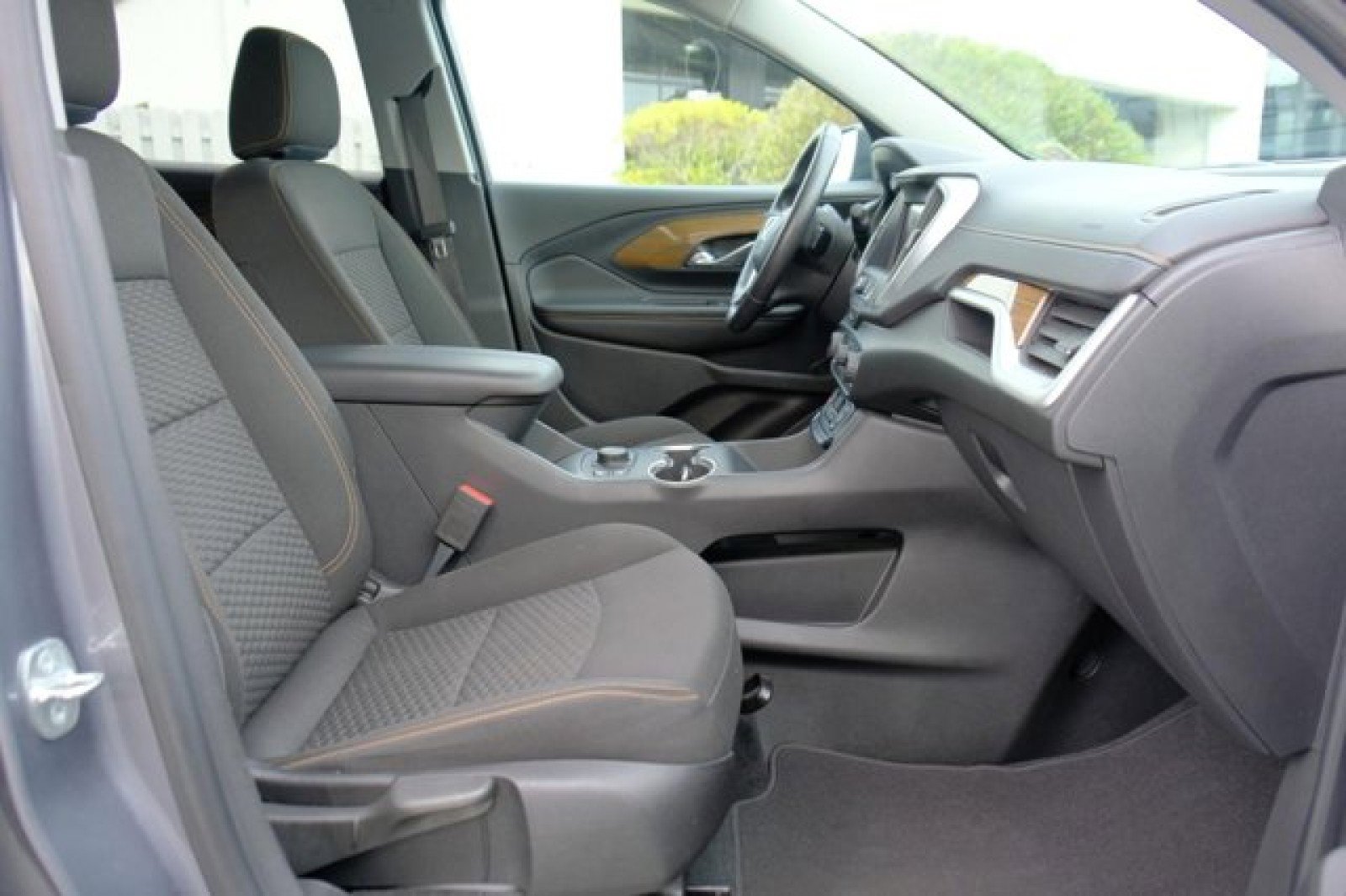 Used 2020 GMC Terrain SLE w/ Driver Convenience Package image 19