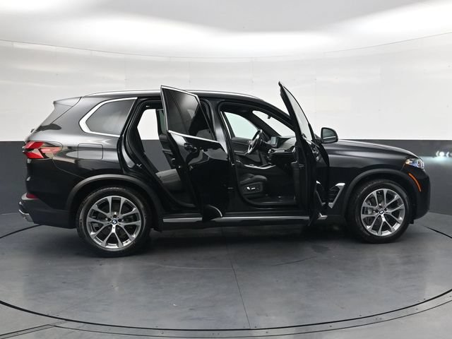 Certified 2024 BMW X5 xDrive40i w/ Premium Package AWD/4WD image 39