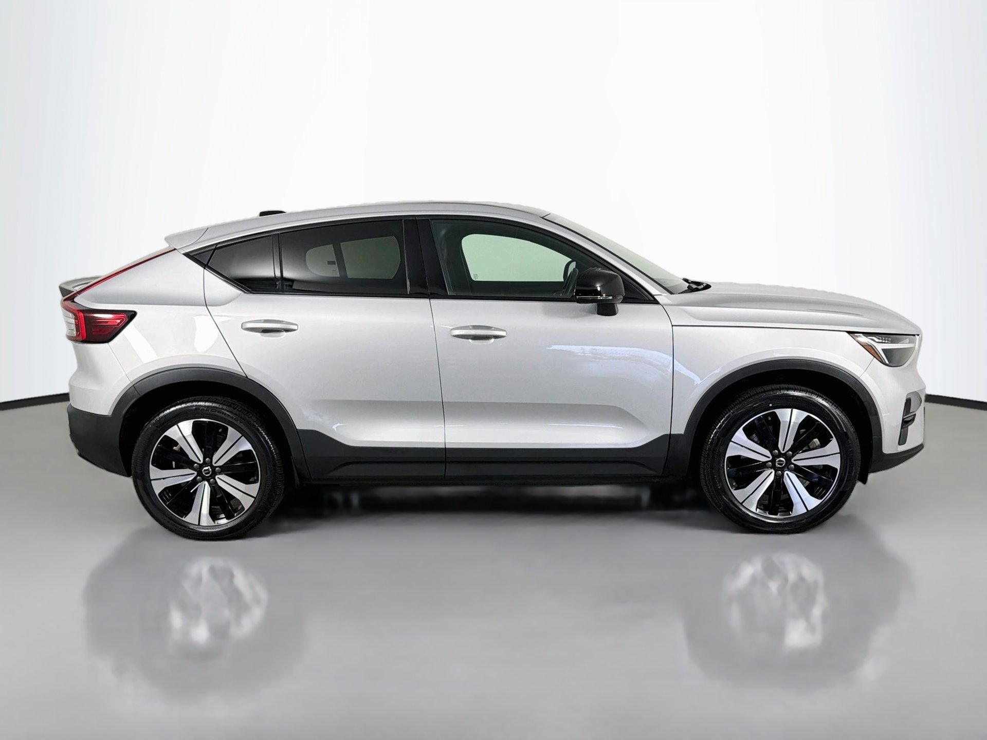 Certified 2023 Volvo C40 Recharge Core AWD/4WD image 5